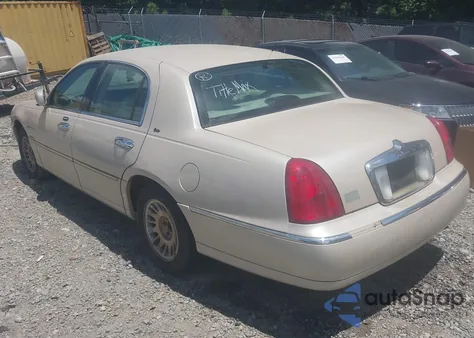 2001 Lincoln Town Car Cartier from USA, damaged, VIN 1LNHM83W71Y629856